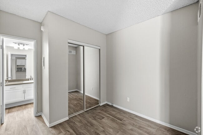 Studio - Bedroom