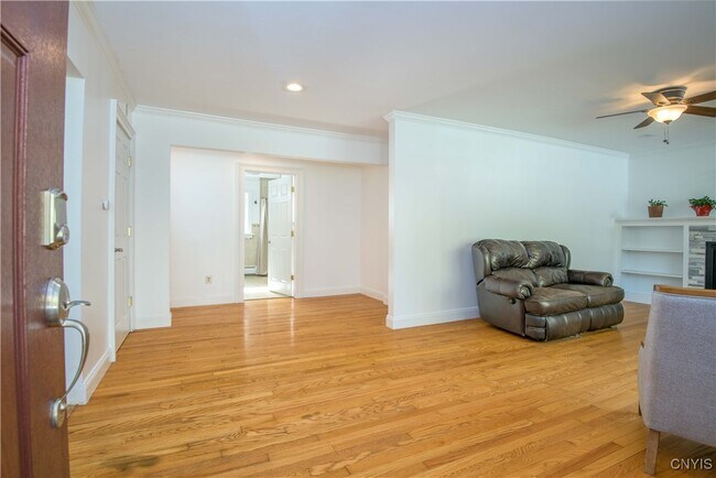 Photo - 68 Onondaga St