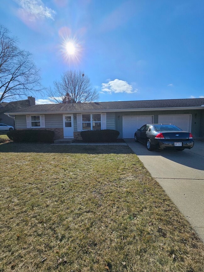 Photo - 4210 Park View Dr House