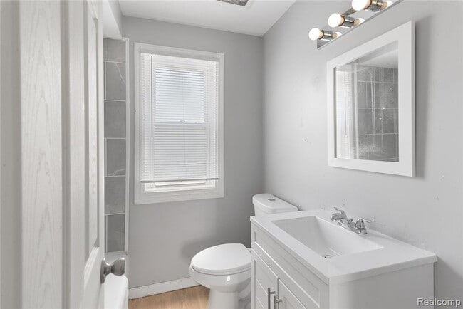 Photo - 4196 Buckingham