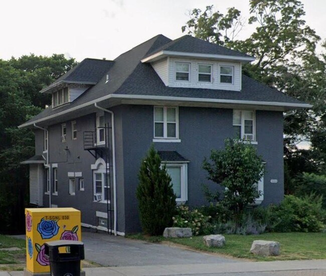 Building Photo - 1006 Lake Ave Unit Apt 3