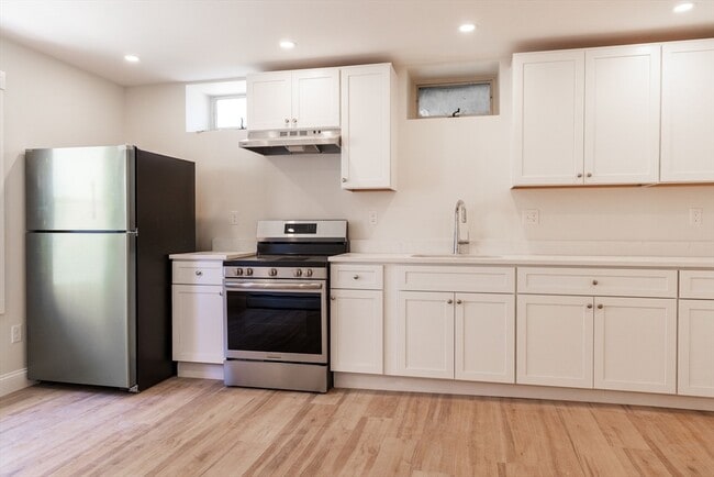 Building Photo - 71 Friend St Unit 1L
