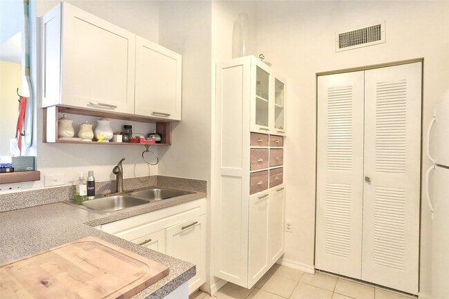 Photo - 321 Villa Cir Unit 321