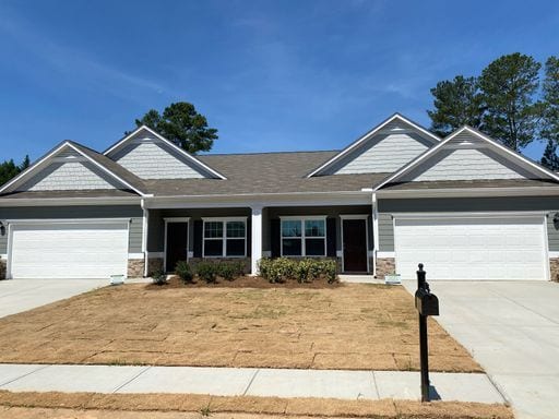 Photo - 125 Lyons Dr NW