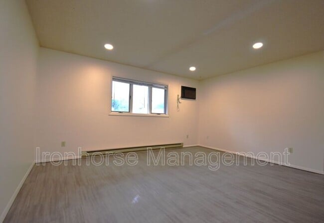 Photo - 811 W Villard St Unidad #56