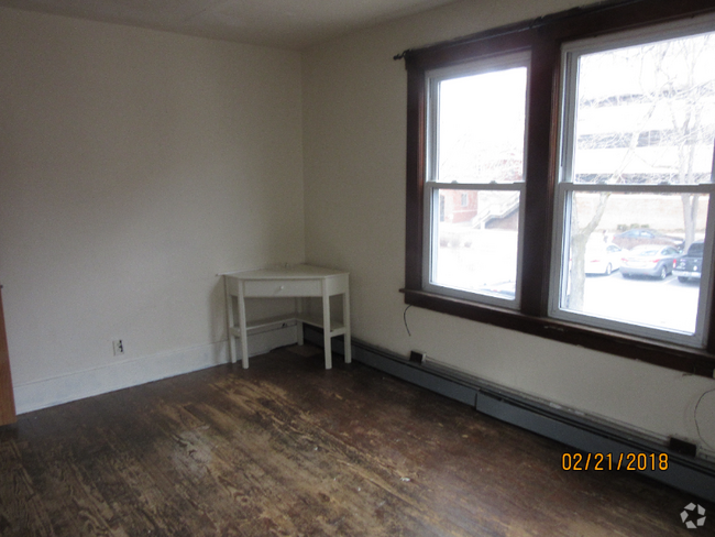 Building Photo - 309 W Beaver Ave Unit 2 Rental