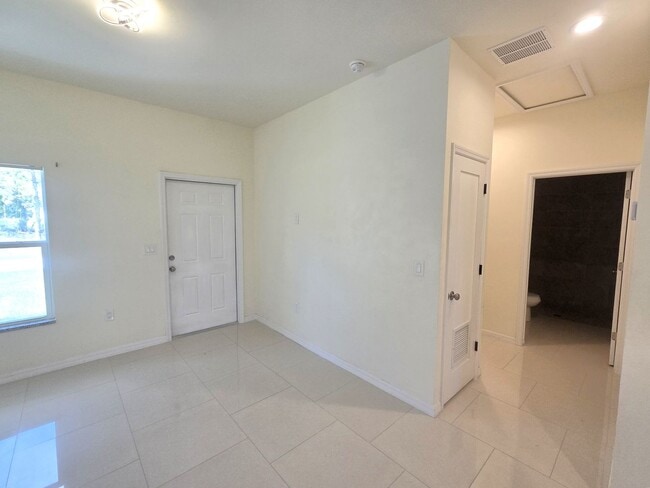Photo - Cozy Two Bedroom, one bath house-Newer Con...