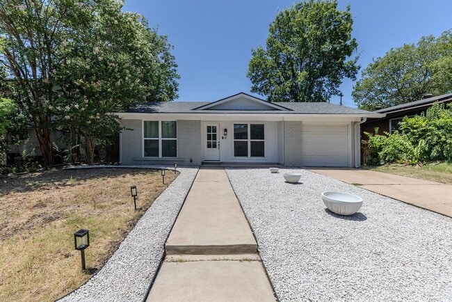 Building Photo - 501 Arbor Ln