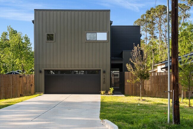 Photo - 1420 Flamingo St