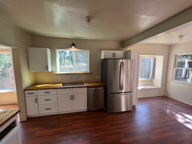 Photo - 567 Hathway Ave