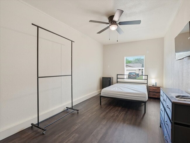 Photo - 5614 Christie Ln