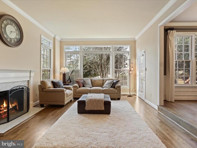 Photo - 3732 Center Way