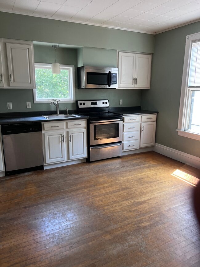 Building Photo - 189 Forest Ave Unit 2 Rental