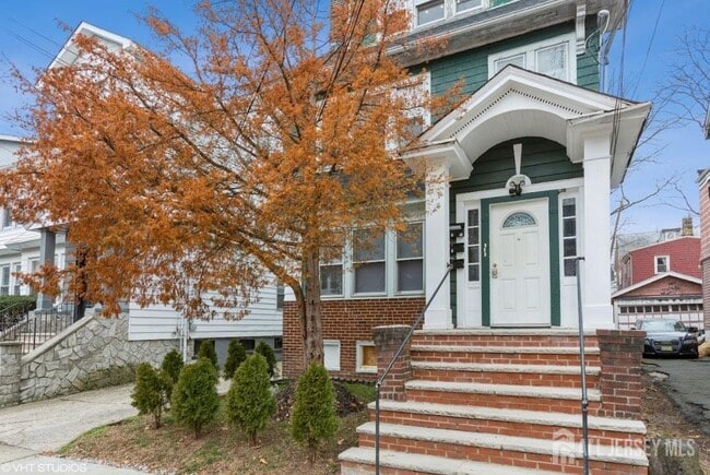 Building Photo - 65 Poe Ave