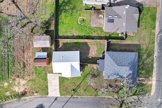 400 W 6th Ave