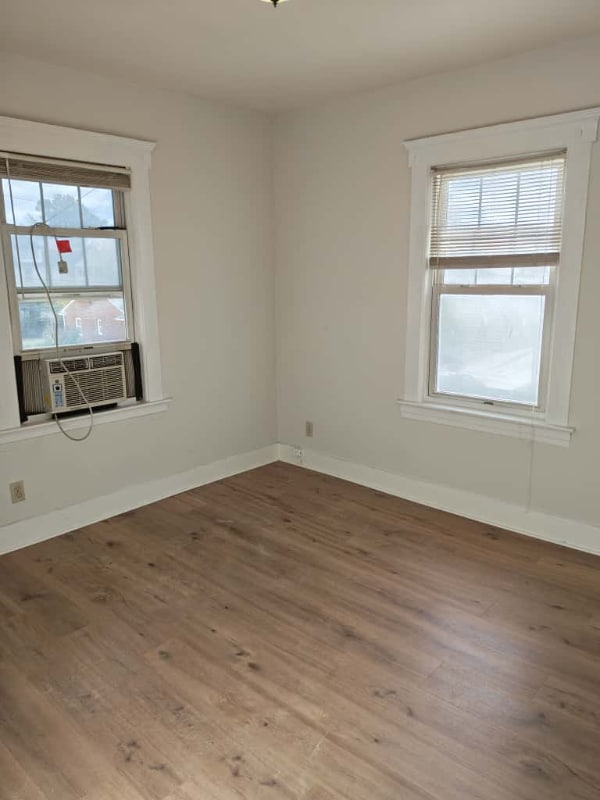 Photo - 411 Brook St