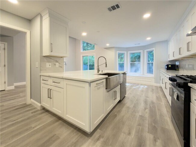 Photo - 528 Parkstone Ln
