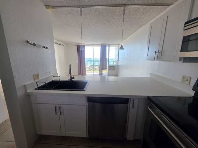Building Photo - CONVENIENTLY LOCATED 1 BEDROOM / 1 BATH APARTMENT AVAILABLE NOW!