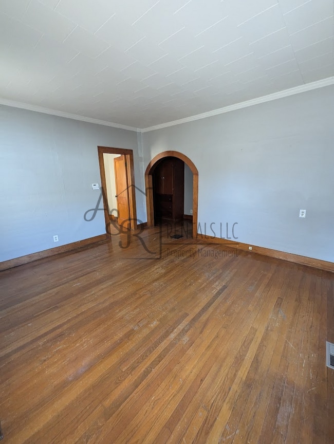 Photo - 206 W 1st St