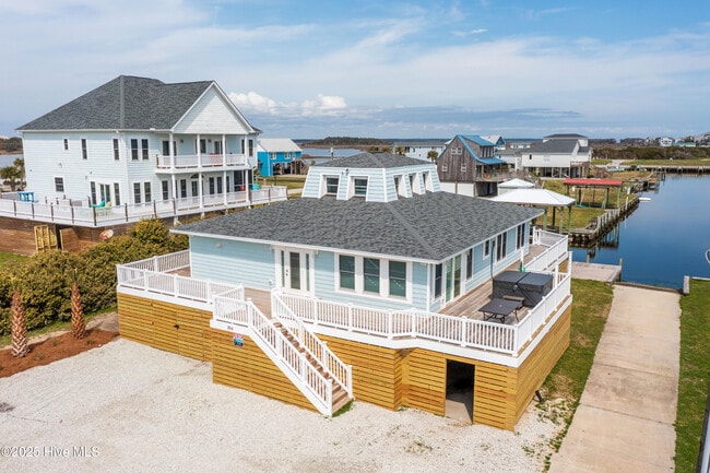 Photo - 304 Marina Way