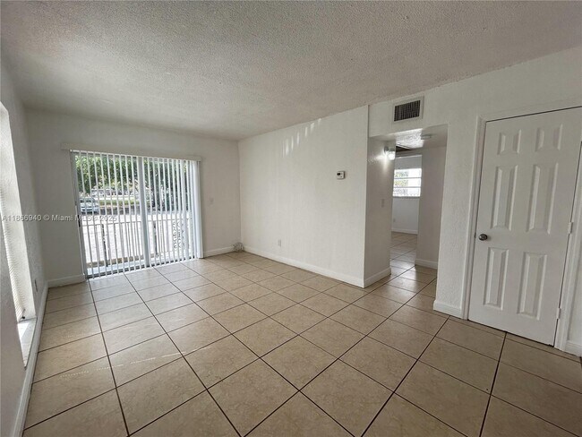 Photo - 8287 NE Miami Ct Unidad 101