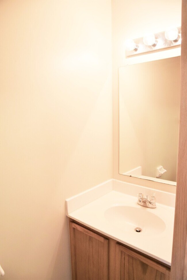 Photo - 4 Bedroom Condo in Villages of Polaris Park!