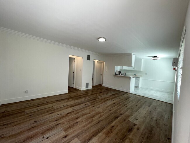 Photo - 15114 Dickens St.