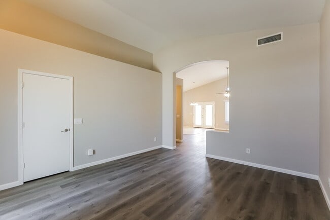 2411 E Augusta Ave