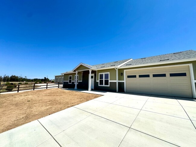 Photo - LUXE NEW BUILD ON PROPERTY IN MENIFEE!