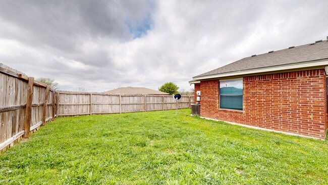 Photo - 3 BEDROOM, 2 BATH, 2 CAR GARAGE DUPLEX!!!