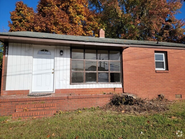 Building Photo - 3 Bedroom 1 Bathroom House