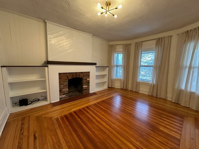 Building Photo - 118 Forest Hill Dr Unit 118