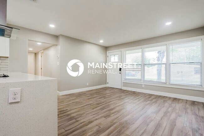 Photo - 4 Bedroom Pet-Friendly Home in Tampa, FL with Main Street Renewal