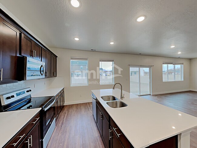 Photo - 302 N Gibbons Ln