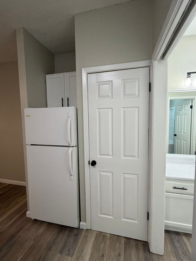 Photo - 1 bedroom - Gazebo- Near SFA, NO PETS!