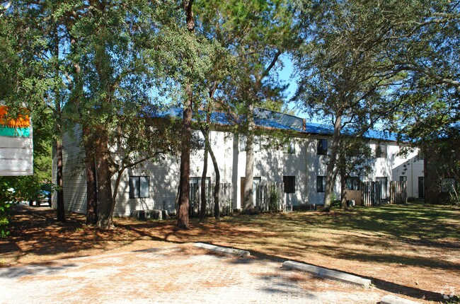 Photo - College Garden Apartments