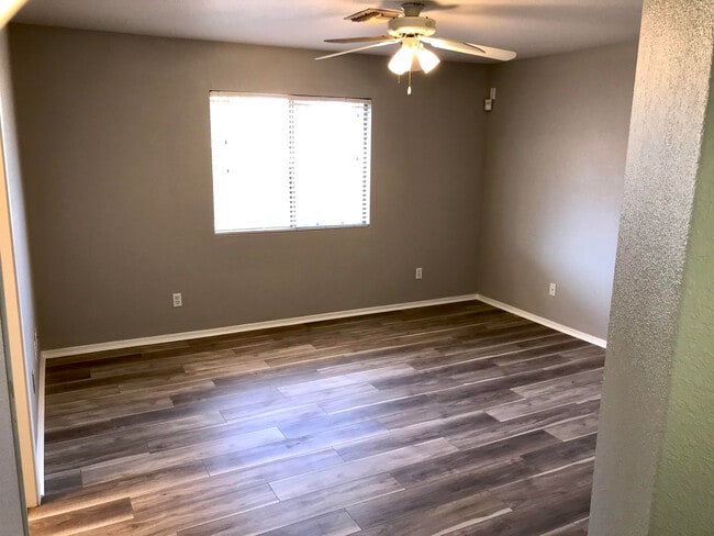 Photo - 1323 W Desert Cloud Pl