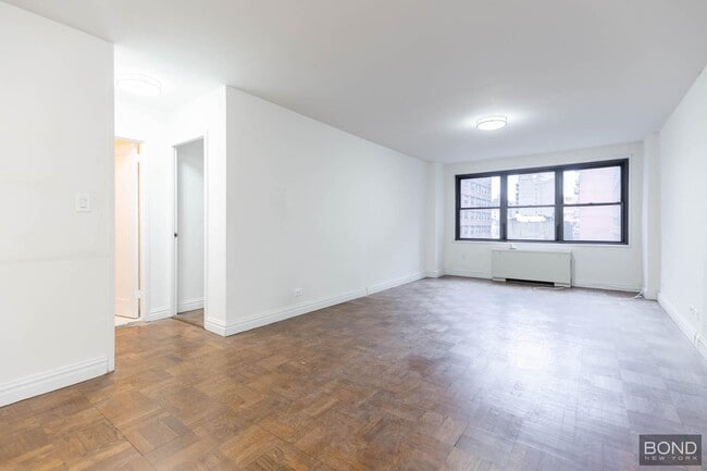 Building Photo - 96 Fifth Avenue Unit 4C Rental