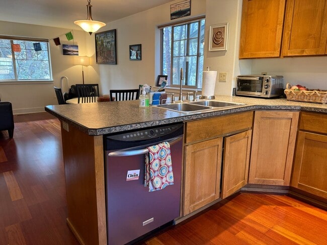 Photo - Beautiful 2 Bed/2.5 Bath Townhome on Bend's Westside - Shevlin Park Road