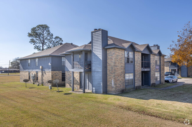 Building Photo - Hacienda Apartments