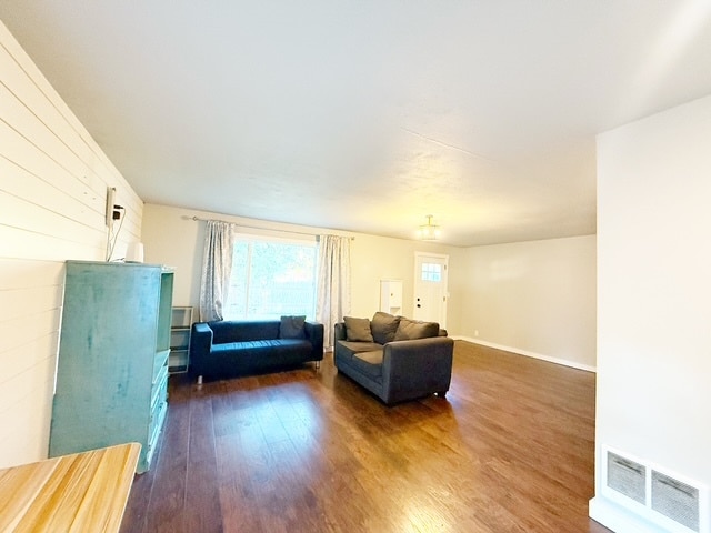 Photo - 144 Broad St W