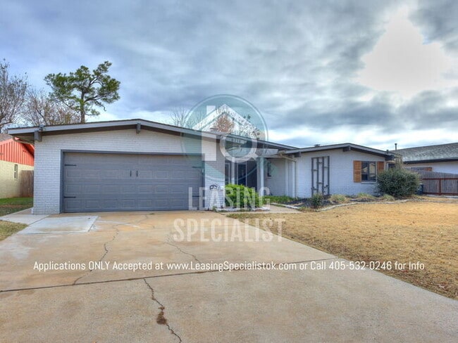 Building Photo - Warr Acres 3 Bed 2 Bath Home with a Pool!!