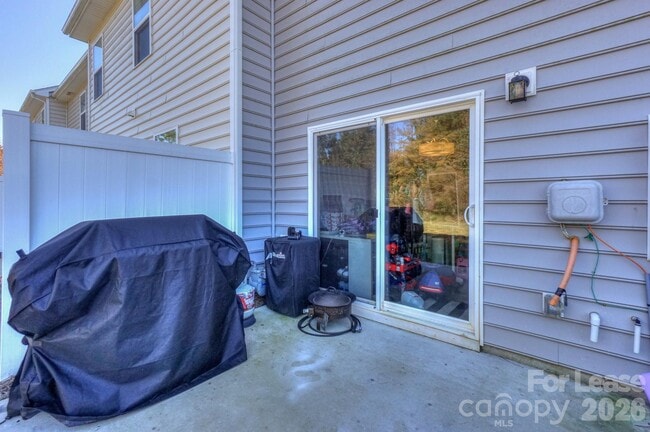 Photo - 3800 Yorkshire Pl