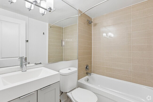 1BR, 1BA - 729SF - Bathroom