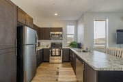 1BR, 1BA - 697SF