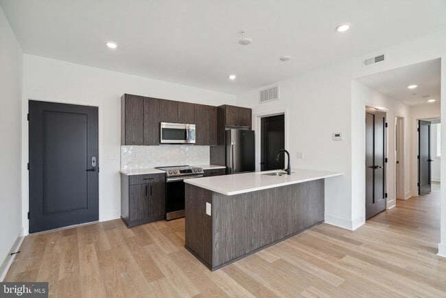 Building Photo - 1419 W Grange Ave Unit 304 Rental