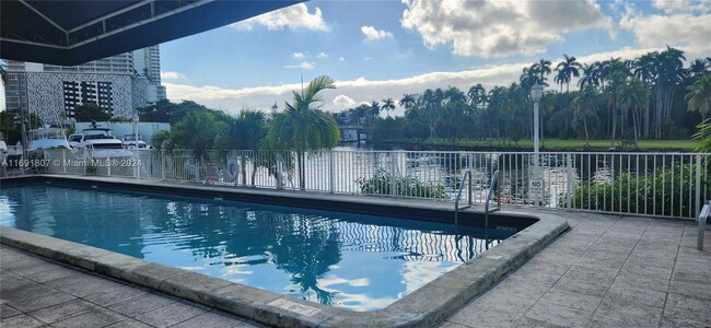 Photo - 1740 NW N River Dr Condominio Unidad 225