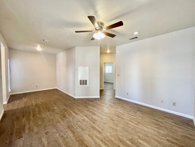 Photo - 2/2 Condo, Blocks from Campus and Downtown...