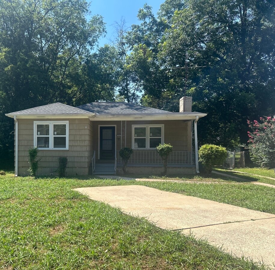 Photo - 1412 Woodward Rd