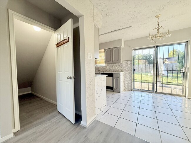 Photo - 12715 Middlesbrough Ln